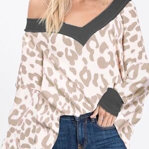 HP!!🎉🎊💥Cute!! Oversized Charcoal & Taupe Top